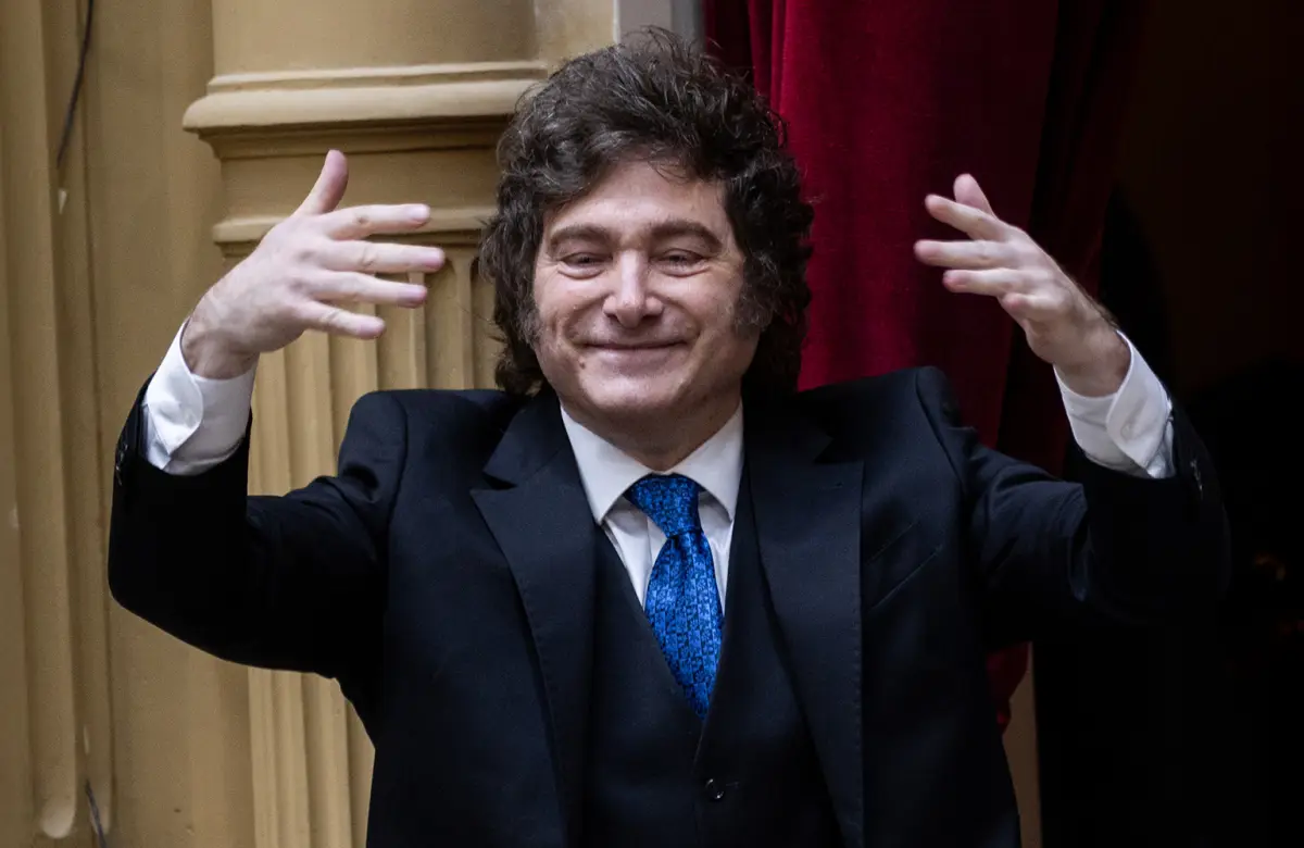 Javier Milei se mantiene entre los dirigentes con mejor imagen positiva del país